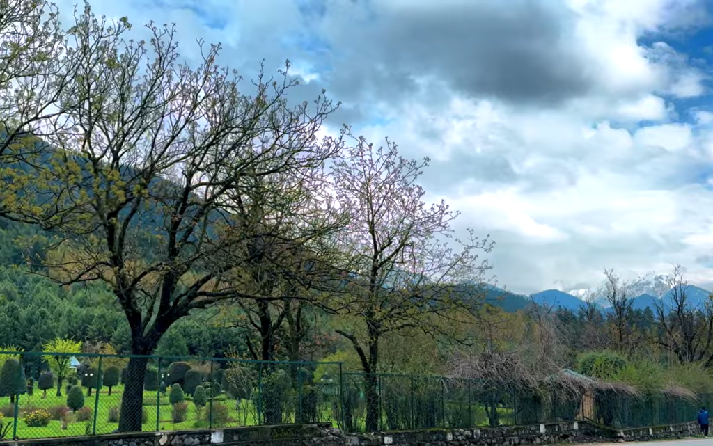 Kashmir Breathtaking 10 Top Local Sightseeing Spots & Must-Visit Attractions 4 best places of pahalgam